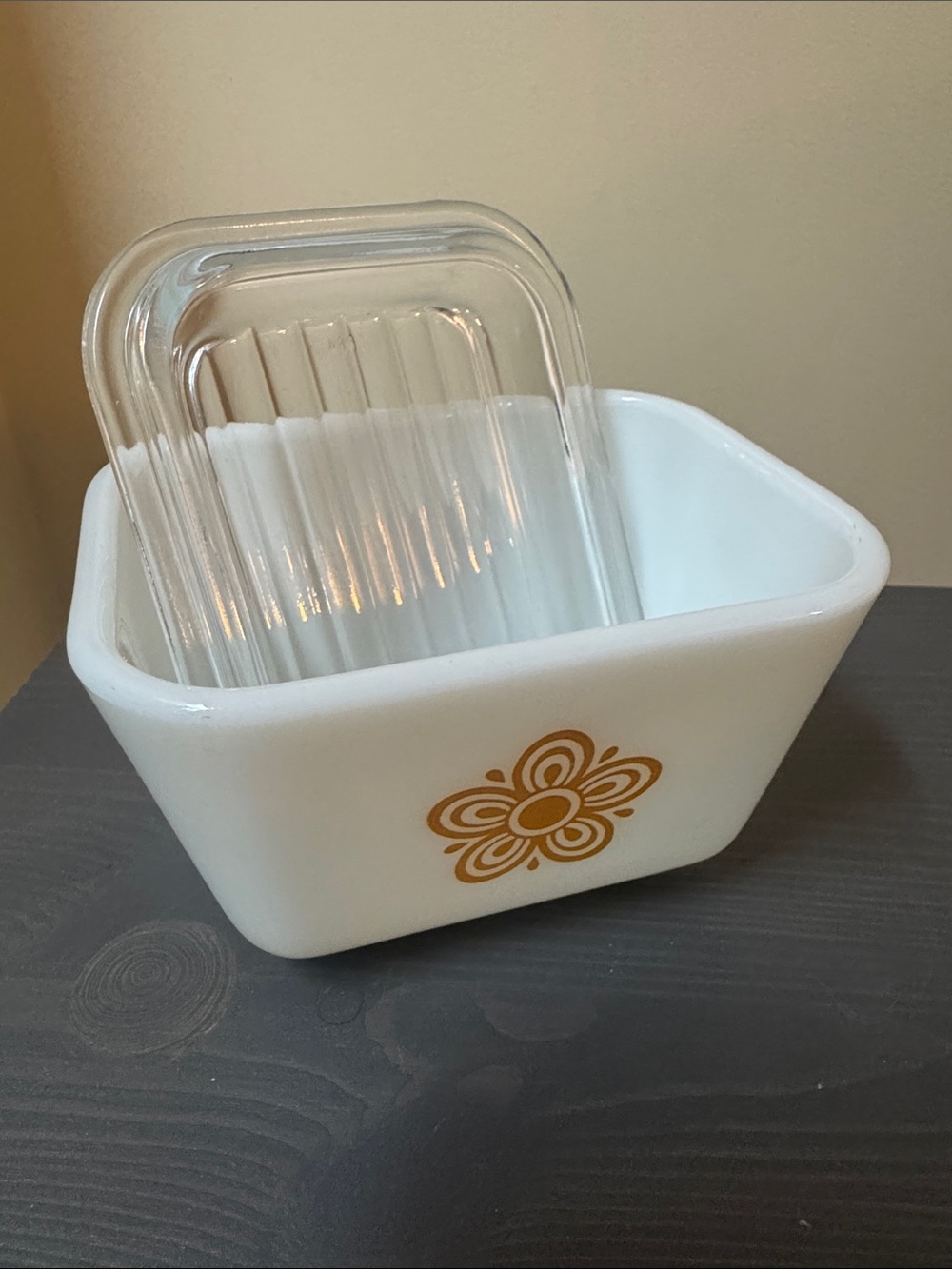Vintage Pyrex Butterfly Gold 501-B Fridge Dish With Glass Lid